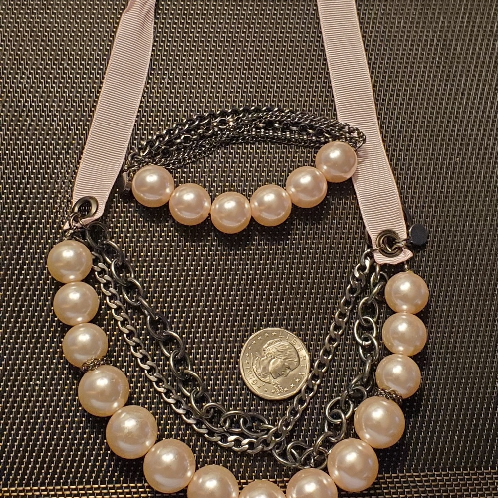 Beautiful pearl necklace and matching bracelet,  e